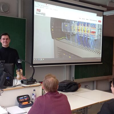 Bild vergr&ouml;&szlig;ern: Techniker_MaWegg_Vortrag Marius Weggler